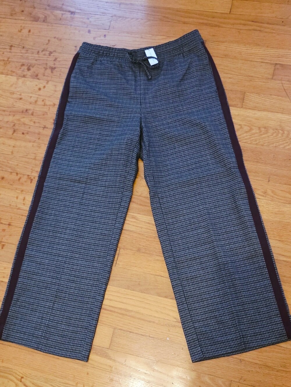 Women's Brand New With Tag Elastic Waistban  Plaid Pants with Side Stripe Size M